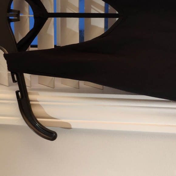 Black tanktop - Picture 4 of 9